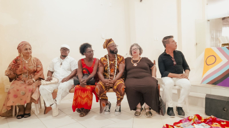 Mesa da roda de diálogo "Religiosidade e Justiça de Gênero - Como são as relações de gênero, o acolhimento e a participação das mulheres e pessoas LGBTs nos espaços de fé?".